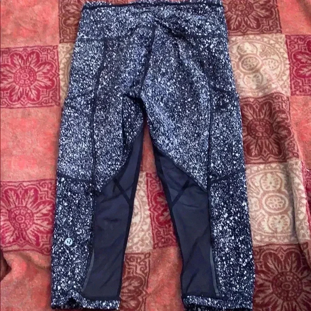 Lululemon outrun 17” crop